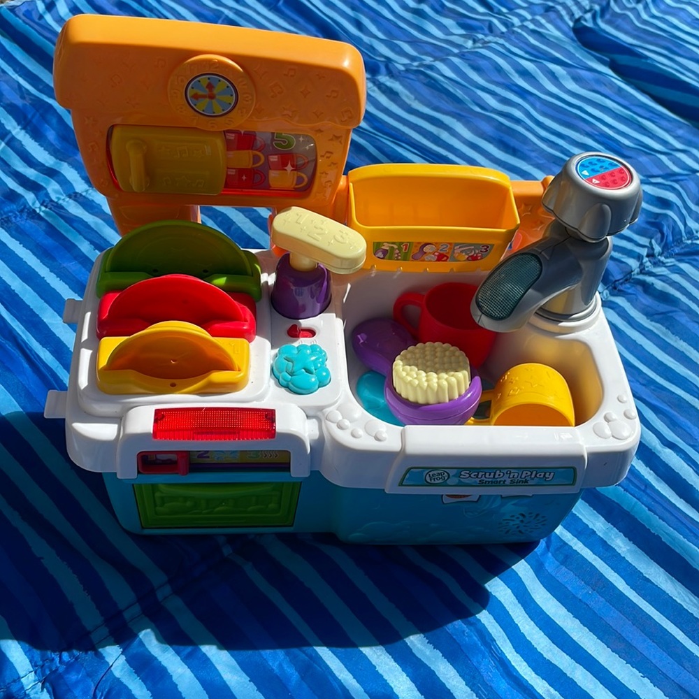 Leap Frog dishes set